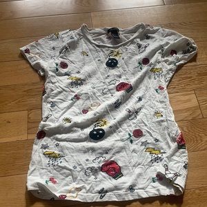 Short sleeve shirt with graphic designs